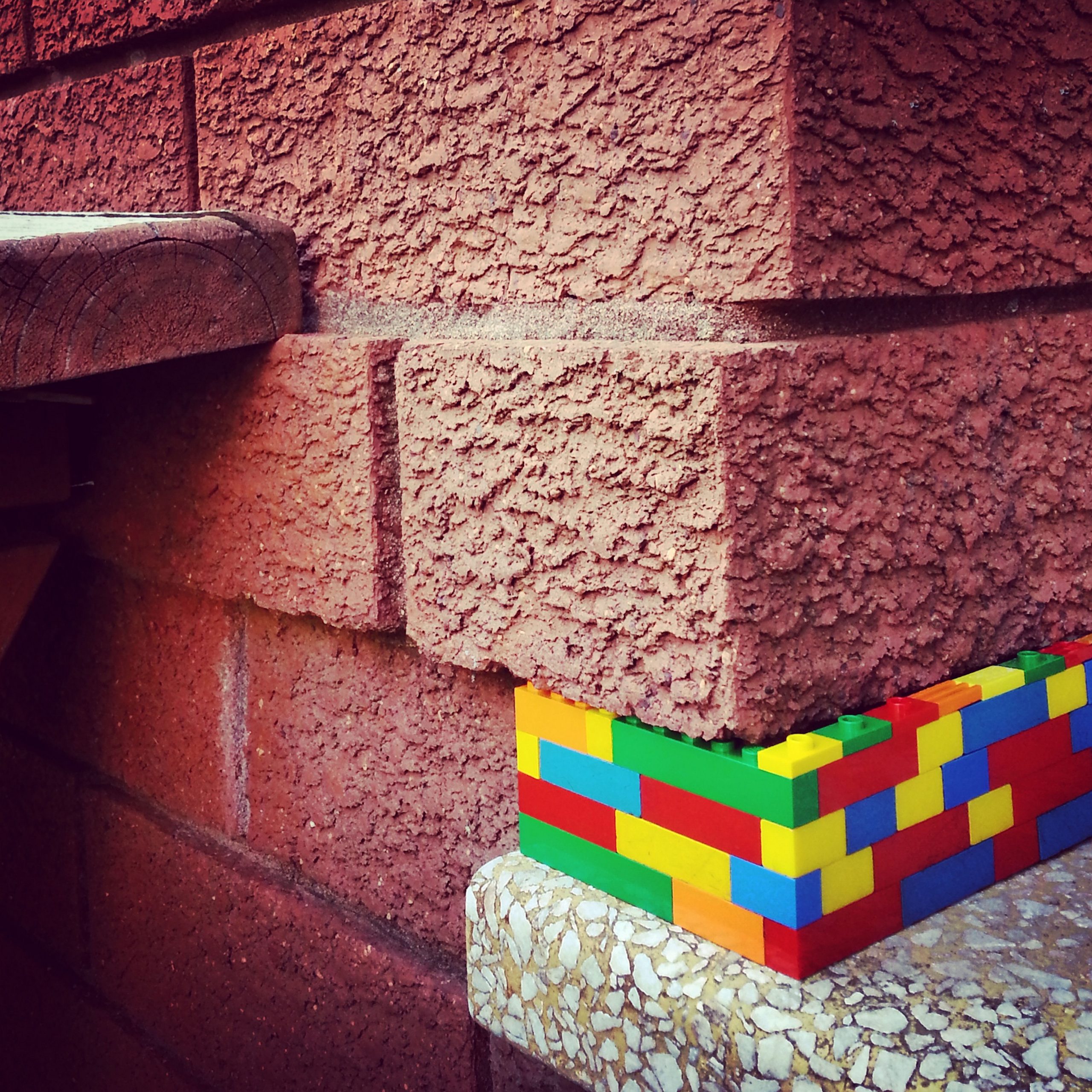 Read more about the article Montar e imaginar. As memórias que os blocos de montar nos trazem.